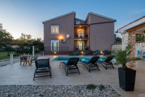 Ferienhaus mit Privatpool für 10 Personen ca 200 qm in Belavici, Istrien Bucht von Raša